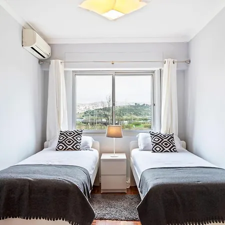 Appartamento Large Contemporary With Three-bedrooms *
