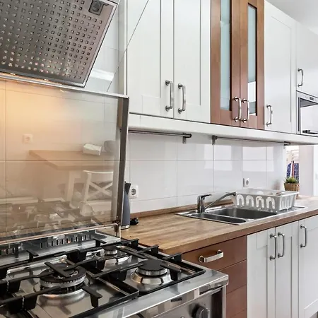 Large Contemporary With Three-bedrooms Appartamento *
