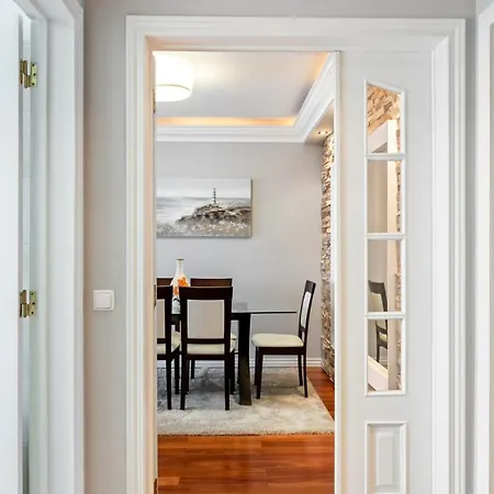 Appartamento Large Contemporary With Three-bedrooms *