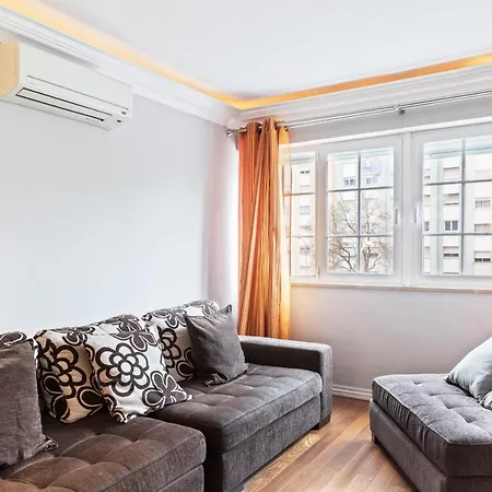 Large Contemporary With Three-bedrooms Appartamento *