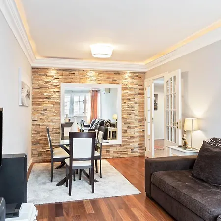 Large Contemporary With Three-bedrooms *