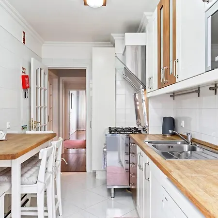 Apartment Large Contemporary With Three-bedrooms