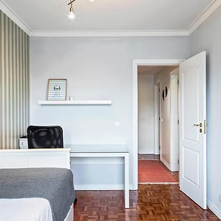 Large Contemporary With Three-bedrooms *