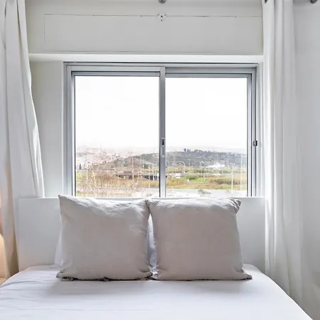 Large Contemporary With Three-bedrooms * Lisboa